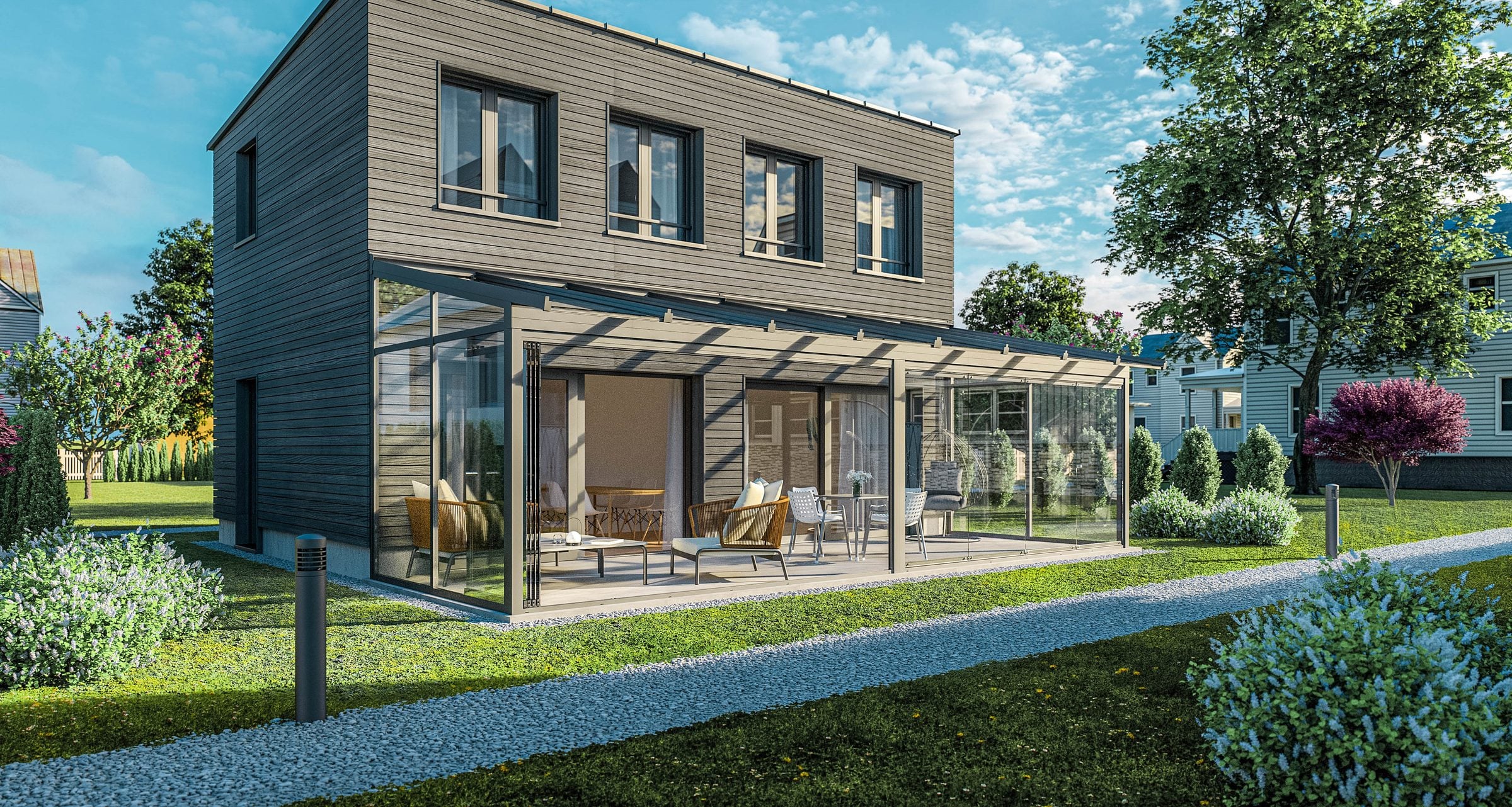 Veranda met licht hellend glasdak en glazen wanden over de volle breedte van een woning met houten gevel